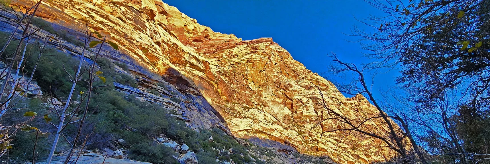 Approaching the Mid-Canyon Divide 2/3rds Way from Trailhead to Upper Crest Ridge | Oak Creek Canyon North Branch Toward Rainbow Mountains Upper Crest Ridgeline | Rainbow Mountain Wilderness, Nevada