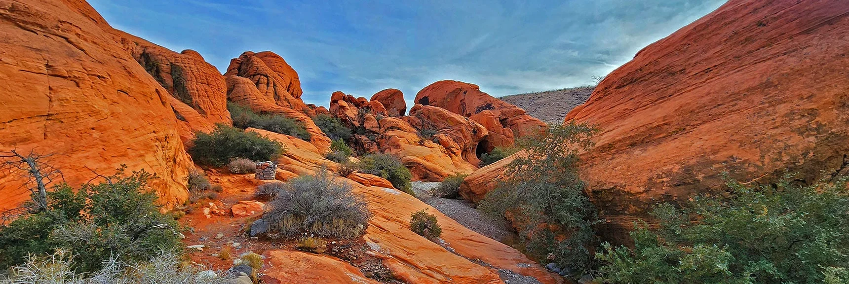 Descending into the Wash. Trail Becomes Sketchy. | Grand Circle Loop | Red Rock Canyon National Conservation Area, Nevada