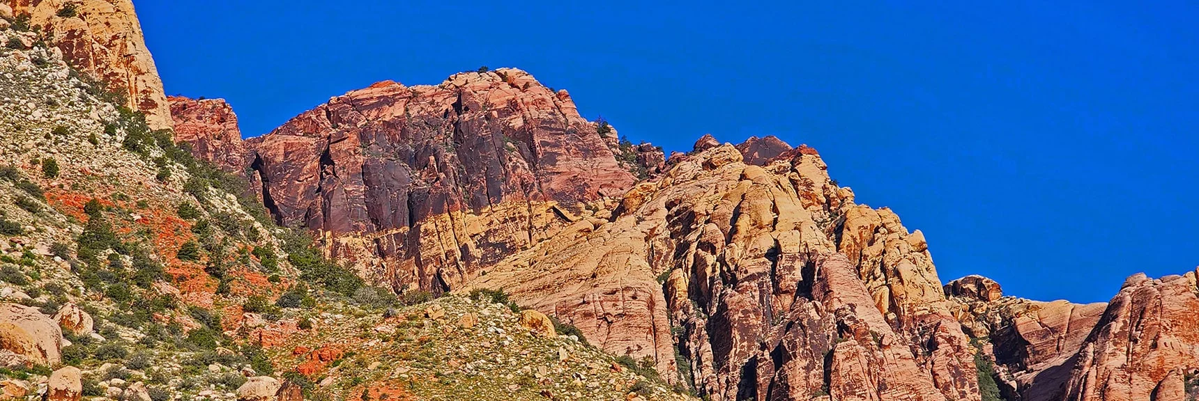 Southern Perspective of Juniper Peak Summit Area, More in View Now | Knoll Trail | Red Rock Canyon National Conservation Area, Nevada | David Smith | LasVegasAreaTrails.com