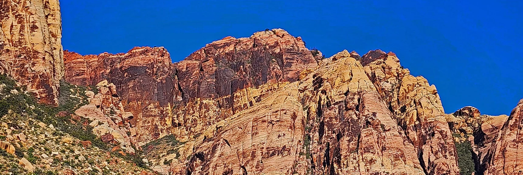Larger View of Juniper Peak Summit Area While Rounding Rainbow Mt. | Knoll Trail | Red Rock Canyon National Conservation Area, Nevada | David Smith | LasVegasAreaTrails.com