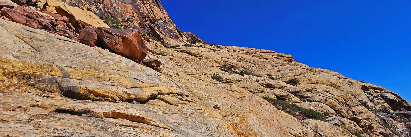 Exposure to Right of Boulder is Much Steeper Than This Image Indicates | Juniper Canyon | Red Rock Canyon National Conservation Area, Nevada | David Smith | LasVegasAreaTrails.com